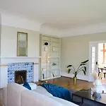 וילה Luxury Historic With Private Coastline ברגן