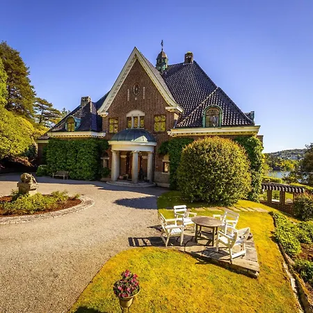 Luxury Historic Villa With Private Coastline 베르겐