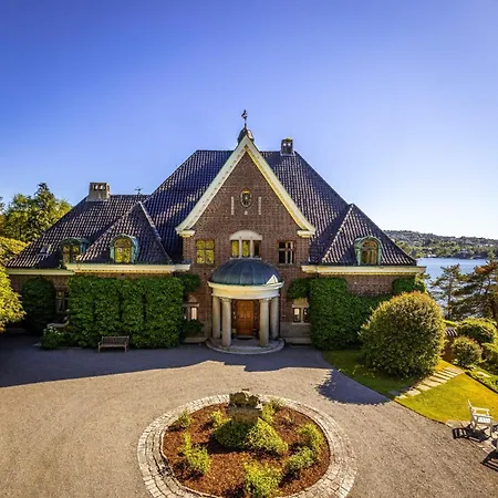 Unique Victorian With Private Coastline Villa *