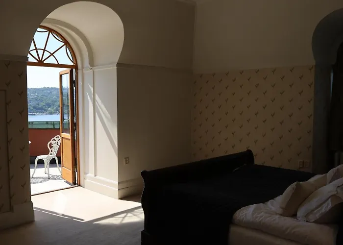 Luxury Historic With Private Coastline Vila